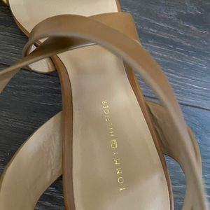 Tommy Hilfiger fan sandals